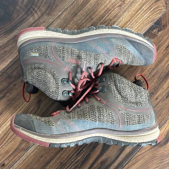 Keen Waterproof Boots - size 9 - Picture 5 of 7